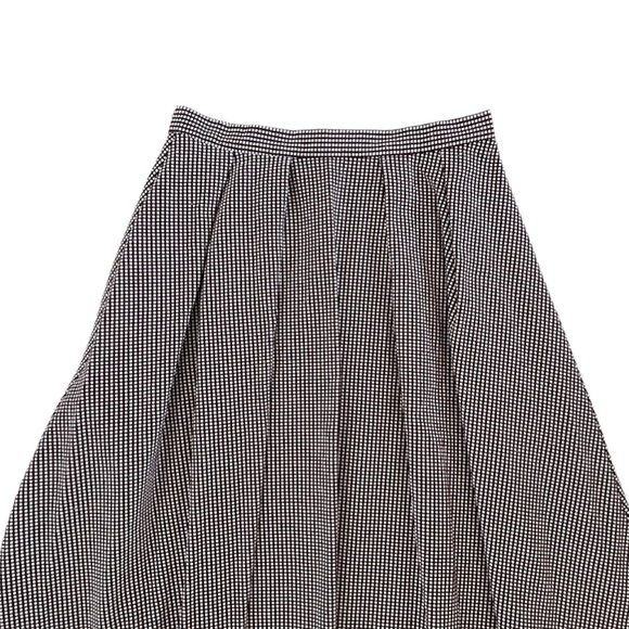 Beautiful pleated skirt - Picture 2 of 3